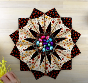 How to make a fold and stitch wreath (12)-min